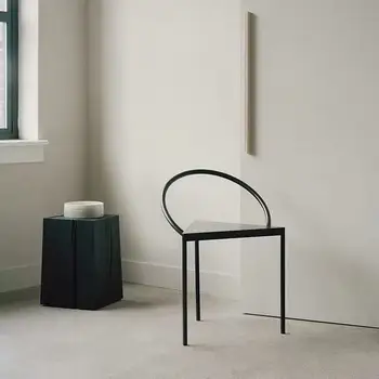Обеденный стул Итальянский Минималистичный Креативный Скандинавский треугольник Indoor Art B & B Дизайнерская модель мебели для комнаты Мебель для столовой