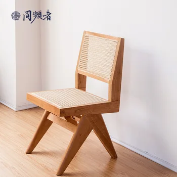 Скандинавский ротанговый стул из массива дерева Простой с подлокотником Обеденный стул Мебель для дома в средневековом стиле из Чандигарха